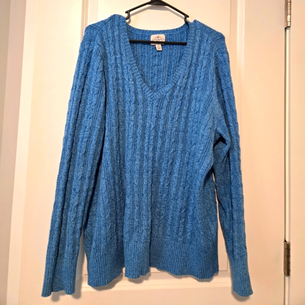 SJB pullover Cable Knit  sweater.  Excellent Pre-owned Condition.